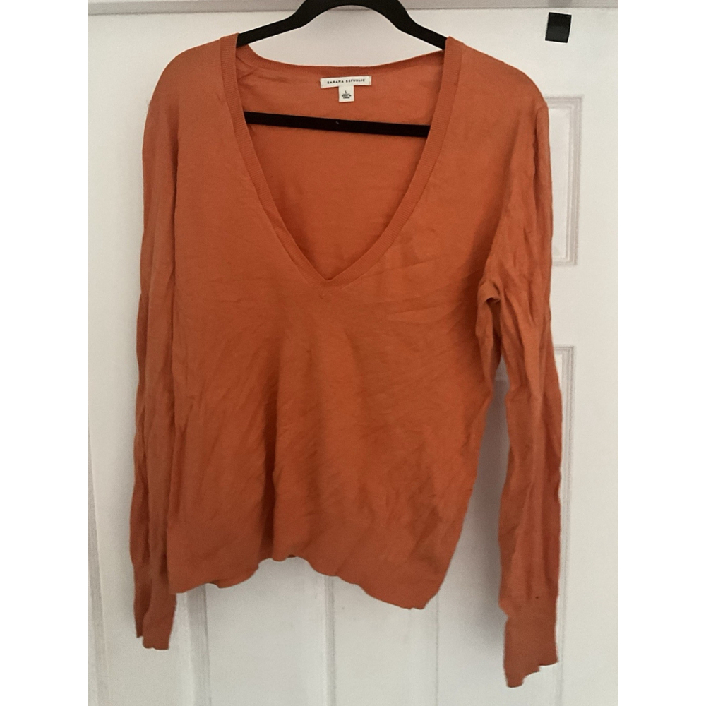 Banana Republic Women’s Large Orange V Neck Pullover Sweater